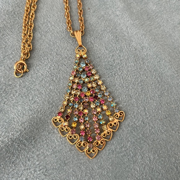 Multicolored rhinestone vintage necklace and clip earring set - Picture 5 of 6